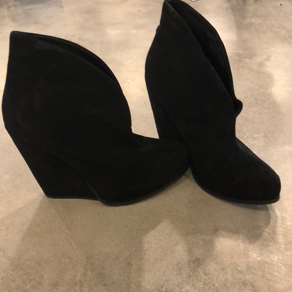 Black velvety wedge booties